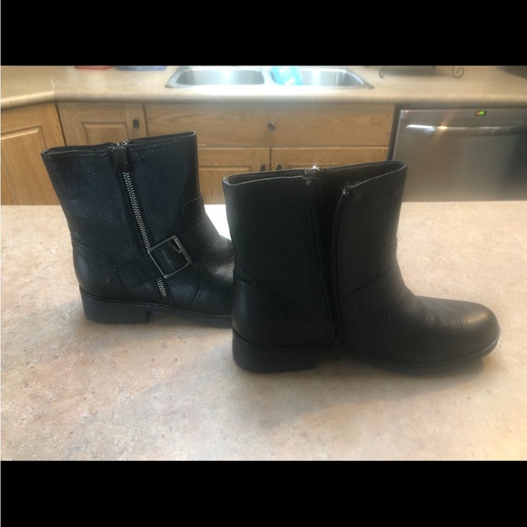 New in Box Size 9 Leather Olivia Boots from Clark’s - Picture 5 of 8